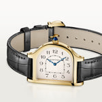 Cloré minutes. Movement with 21 jewels. Movement diameter: 15.29 mm. Movement thickness: 2.15 mm. Balance: 25 Variante:** Manual movement | yellow gold & leather